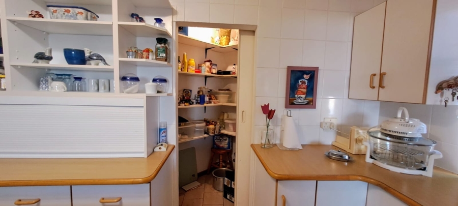 5 Bedroom Property for Sale in Vermont Western Cape
